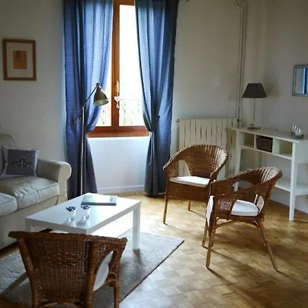 红色百叶窗度假屋 Vigny (Val d'Oise)