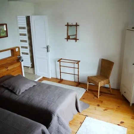 红色百叶窗度假屋 Vigny (Val d'Oise)